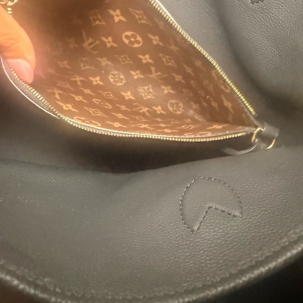 Reversible Louis Vuitton Monogram Tote & toiletry bag insert in Brown and Tan - Picture 8 of 10